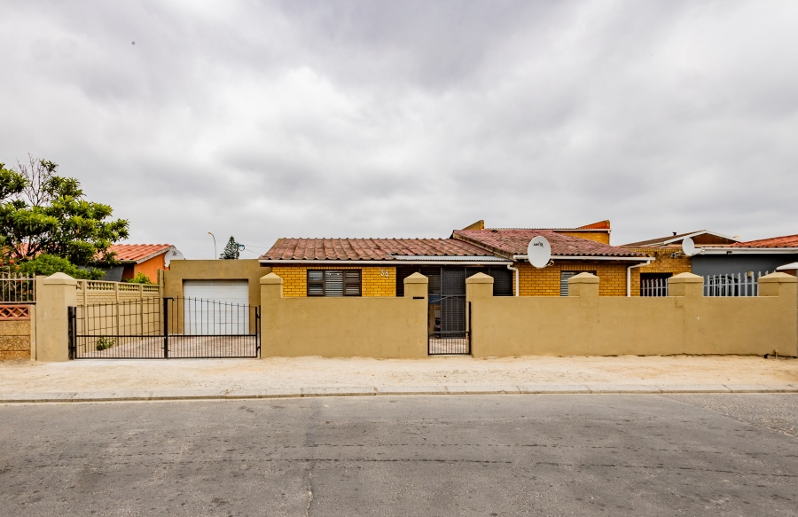 3 Bedroom Property for Sale in Uitsig Western Cape